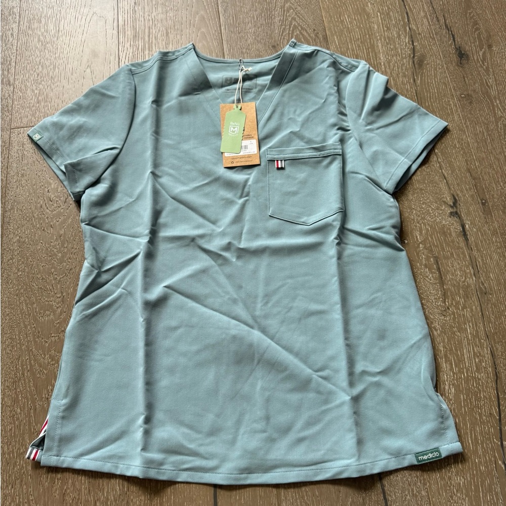 Mediclo Sal v-neck scrub top